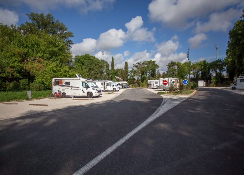 AIRE DE STATIONNEMENT POUR CAMPING-CARS DE SAUCLIERES