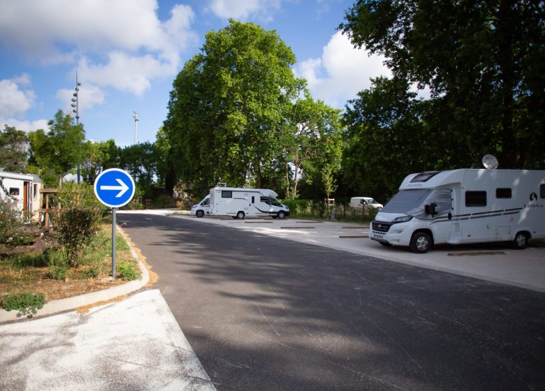 AIRE DE STATIONNEMENT POUR CAMPING-CARS DE SAUCLIERES