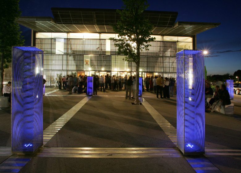 LUMINOSA «OBRA IN SITU» DE DANIEL BUREN