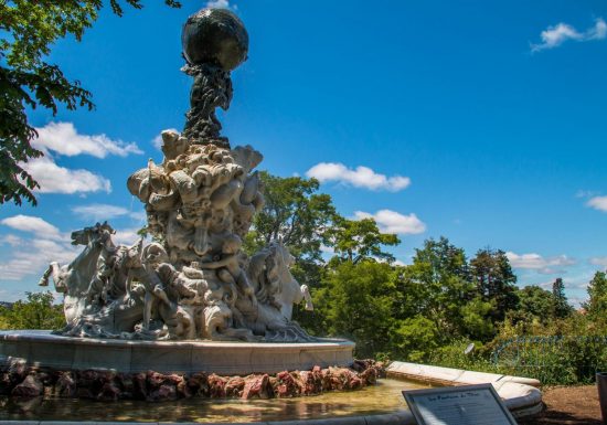 FONTAINE DU TITAN