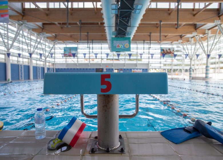 PISCINE / STADE NAUTIQUE  LEO LAGRANGE